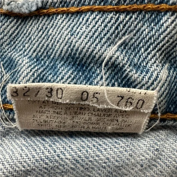 Levi’s 619 Denim Cut-off Shorts - Picture 3 of 11